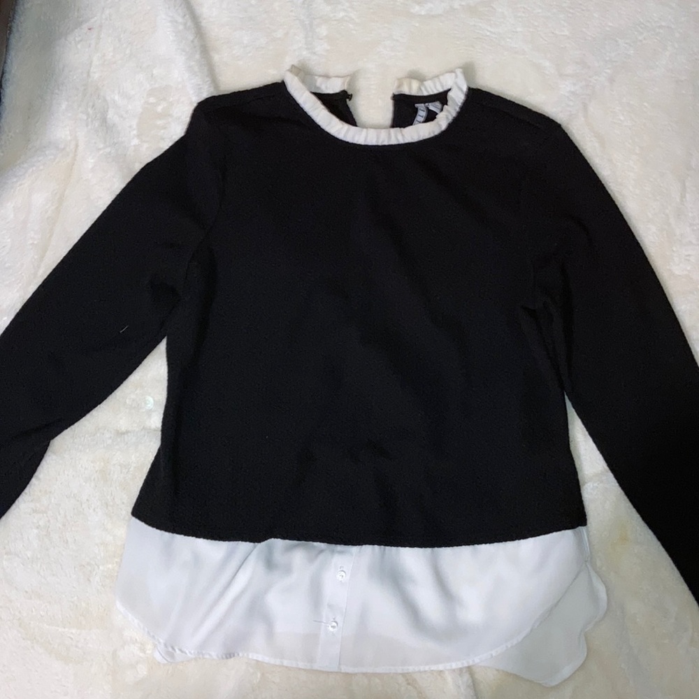 Black and whit long sleeve shirt